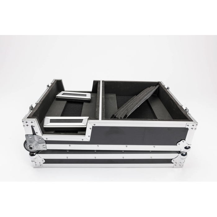 magma-scratch-suitcase-blacksilver-40985-2