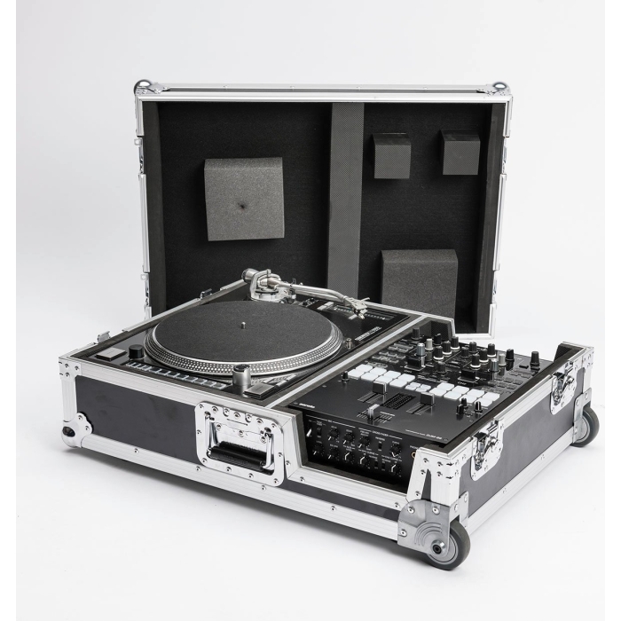 magma-scratch-suitcase-blacksilver-40985-3