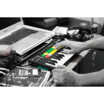 novation-launchkey-mini-mk2-keyboard-midi-keyboards203-1
