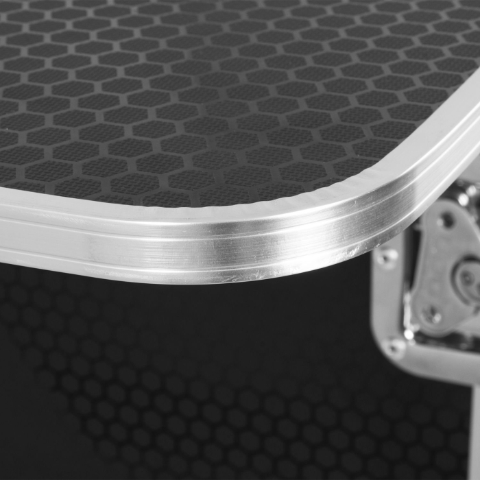 u92049sl2_detail04a_roundcornertable