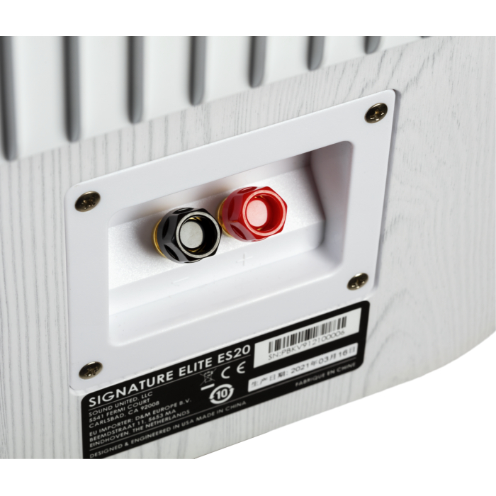 Signature-Elite-ES15-White_Image_closeup-back